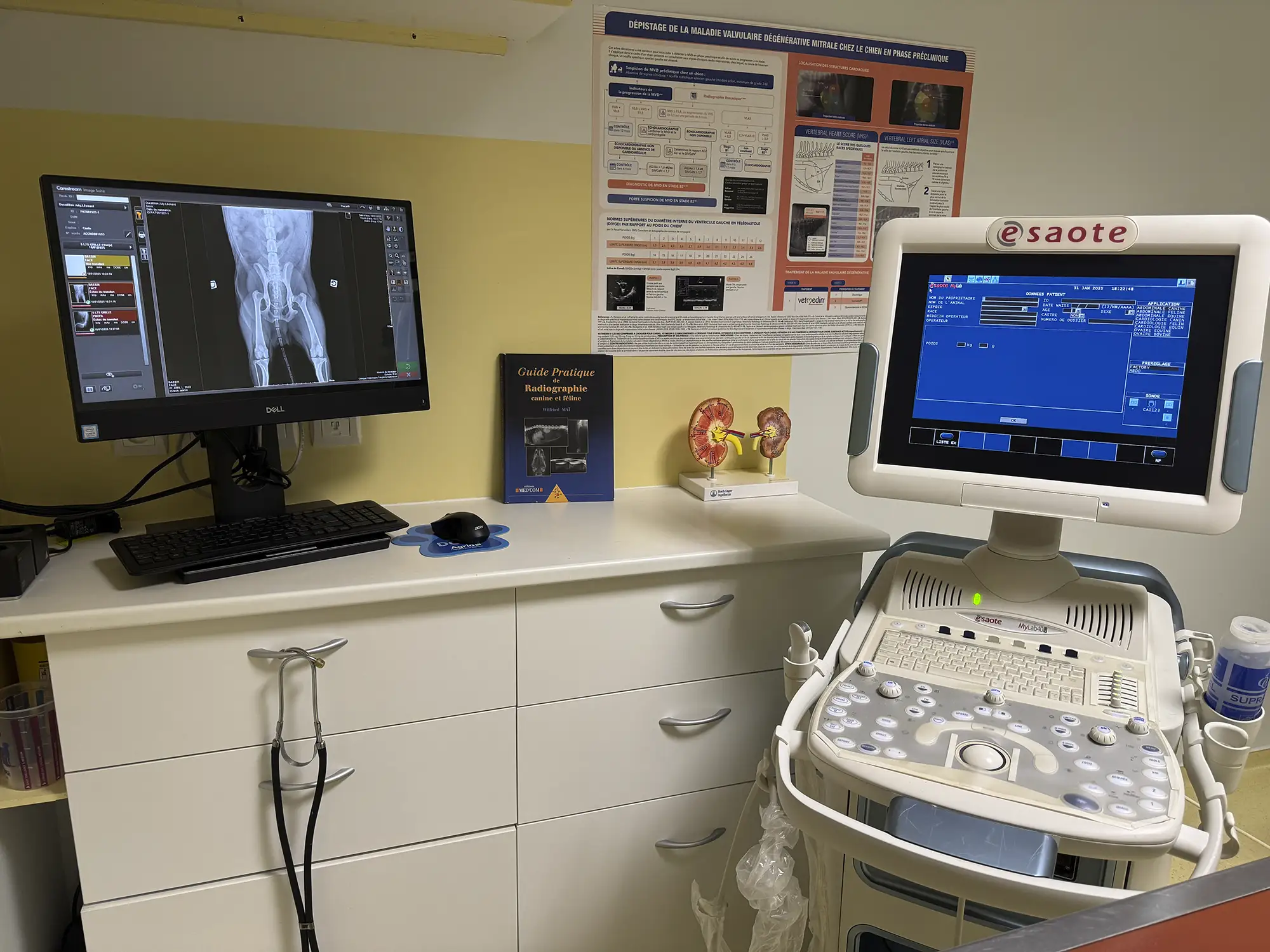 La salle d'échographie et de radiographie.